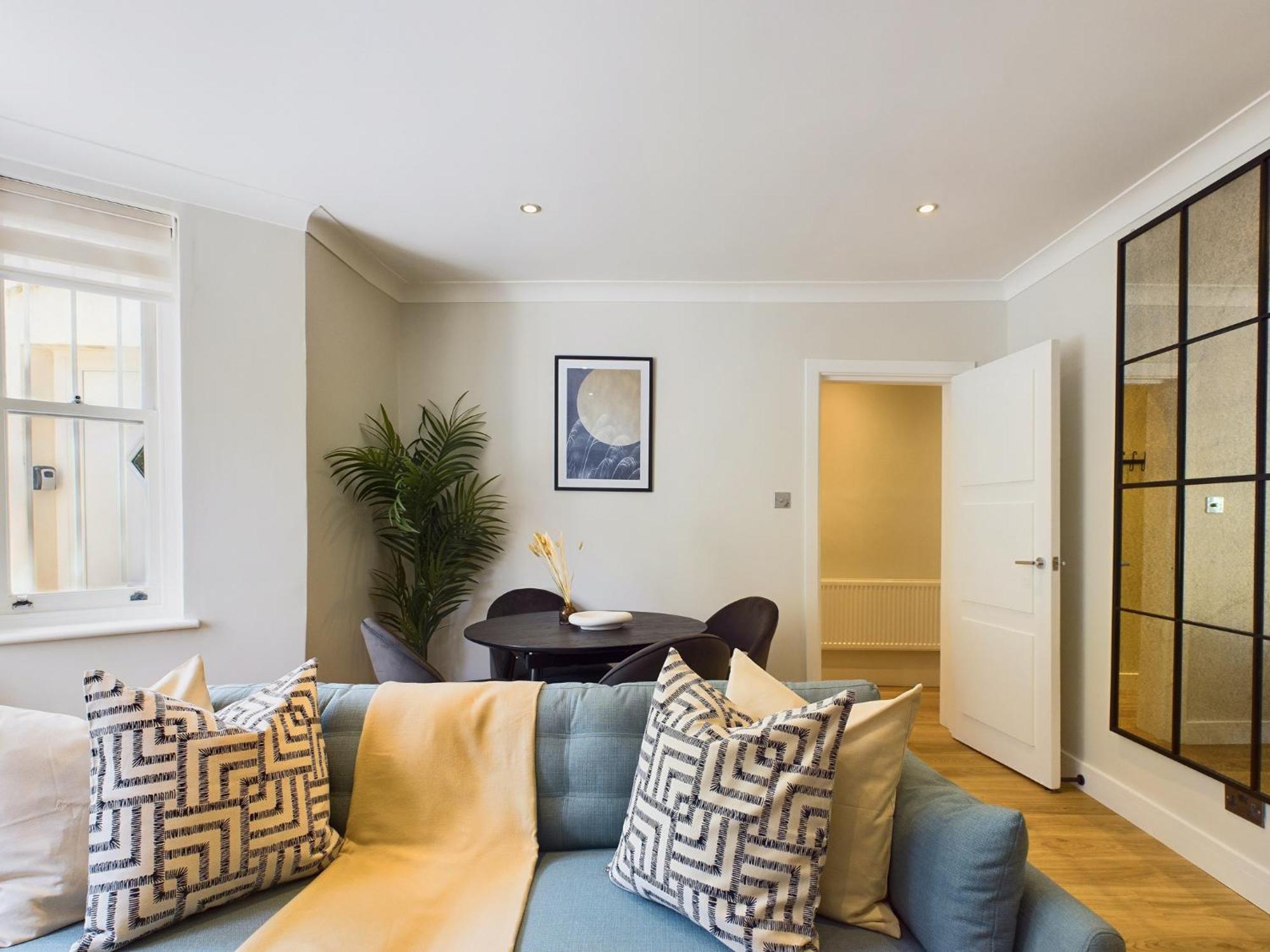 Apartment Be - The Warwick Avenue Residences